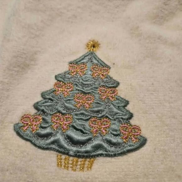 Set of 2 Christmas Embroidered White Hand Towels - Picture 2 of 8